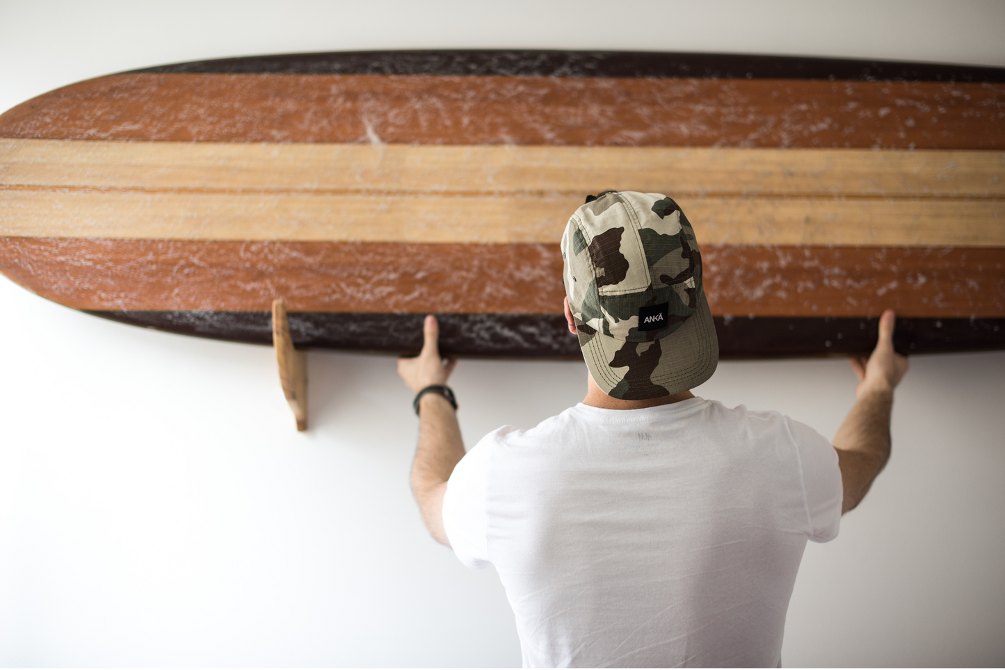 QUILLAS SURFBOARD WALL MOUNT